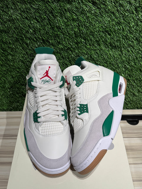 Jordan 4 Retro SB Pine Green Sz 9.5M