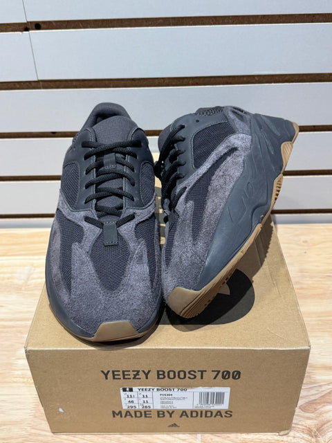 adidas Yeezy Boost 700 Utility Black Sz 11