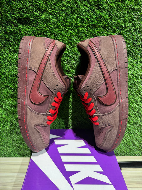 Nike SB Dunk Low City of Love Burgundy Crush Sz 11