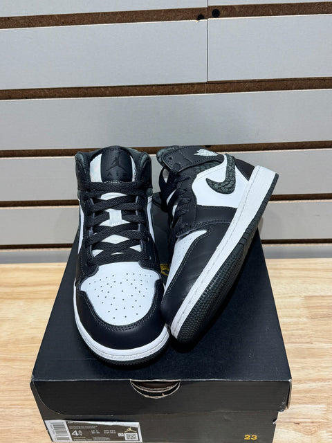 Jordan 1 Mid SE Panda Elephant (GS) Sz 4.5Y