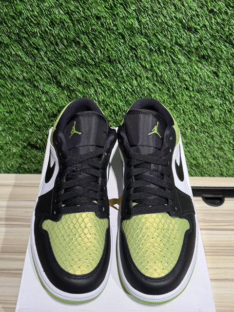 Jordan 1 Low Snakeskin Vivid Green (Women's) Sz 8.5M