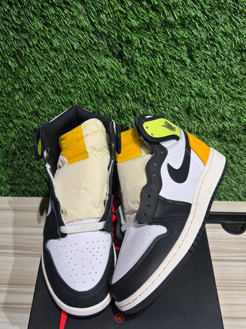 Jordan 1 Retro High White Black Volt University Gold (GS) Sz 5Y