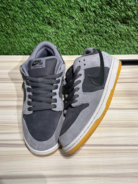 Nike SB Dunk Low Dark Smoke Grey Sz 8.5M