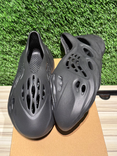 adidas Yeezy Foam RNR Onyx Sz 10