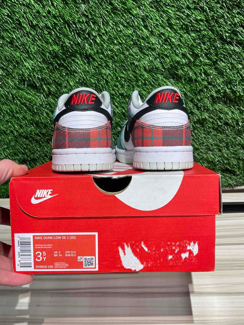 Nike Dunk Low Tartan Plaid (GS) Sz 3.5Y