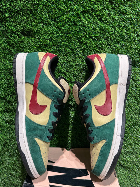 Nike Dunk Low SB Vegas Gold Sz 10.5M