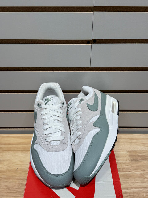 Nike Air Max 1 White Mica Green Sz 7.5
