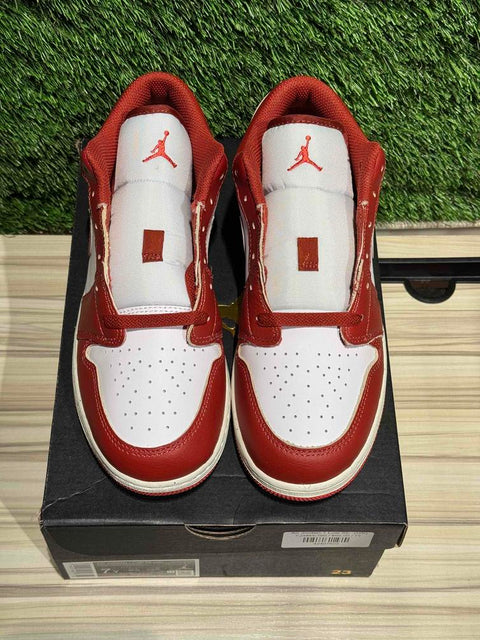 Jordan 1 Low SE Dune Red (GS) Sz 7Y