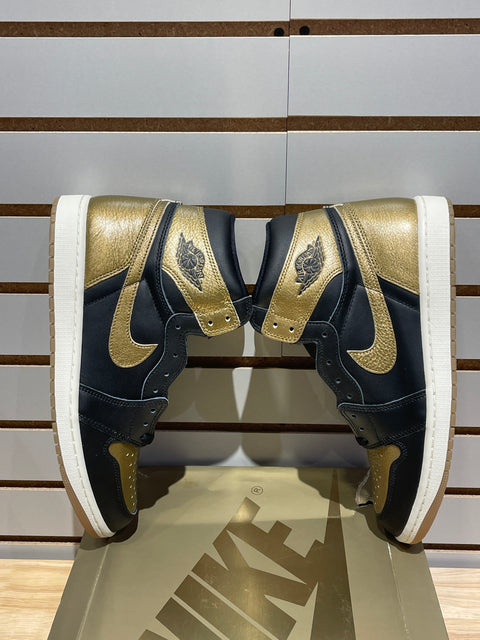 Jordan 1 Retro High OG Black Metallic Gold Sz 11