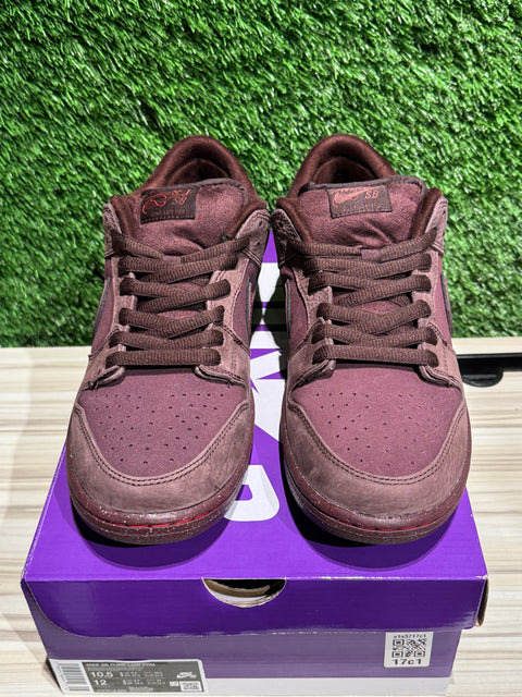 Nike SB Dunk Low City of Love Burgundy Crush Sz 10.5M