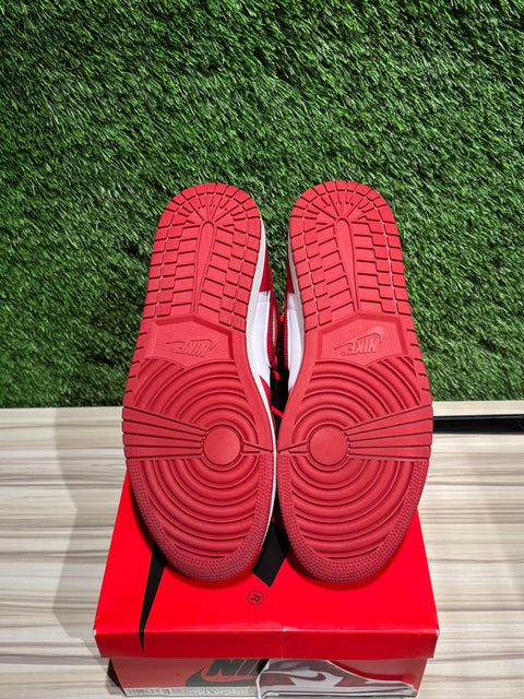 Jordan 1 Retro High OG Varsity Red (Women's) Sz 12M