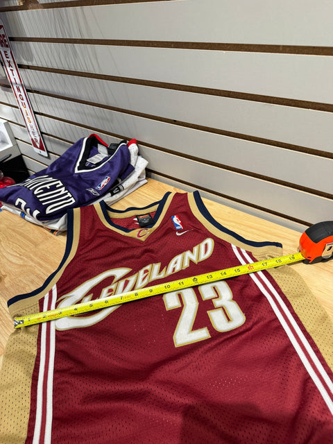 Vintage 2000s Kids Nike Cleveland Cavaliers Lebron James Jersey #23 Sz M