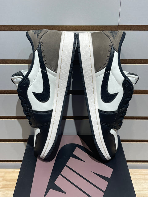 Jordan 1 Retro Low OG Mocha Sz 9.5