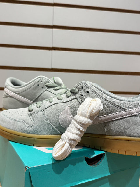 Nike SB Dunk Low Island Green Gum Sz 11