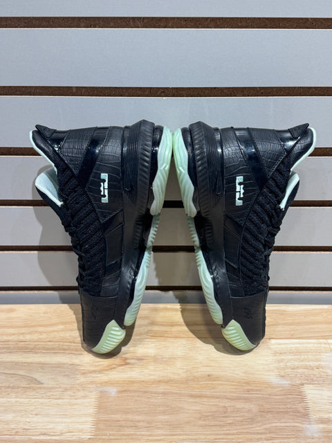 Nike LeBron 16 Glow Sz 10.5