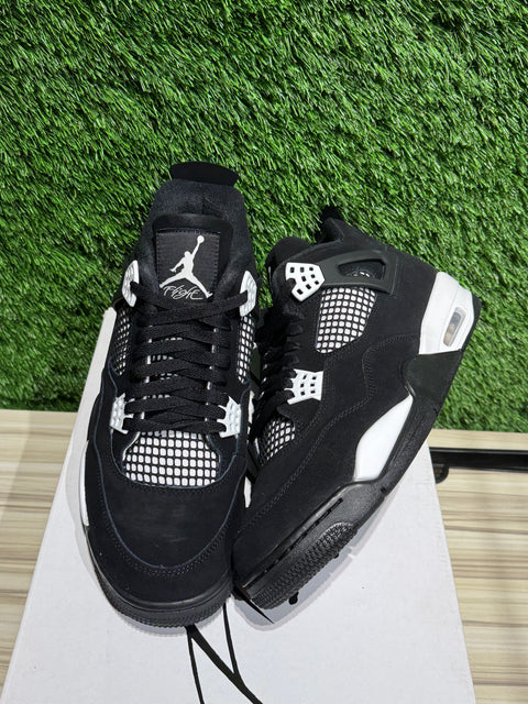 Jordan 4 Retro White Thunder Sz 11.5