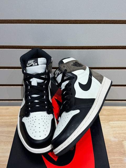 Jordan 1 Retro High Dark Mocha Sz 8