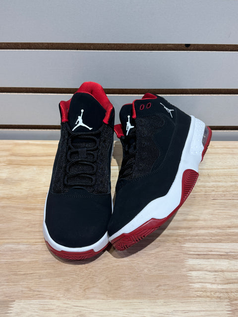 Jordan Max Aura 2 Black Gym Red Sz 7Y
