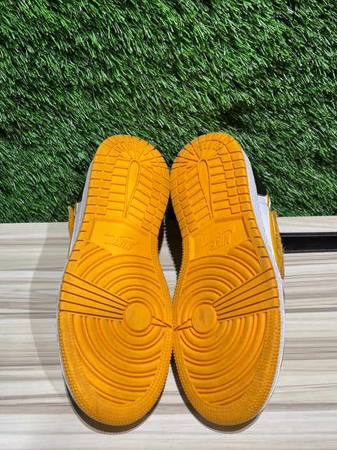 Jordan 1 Low FlyEase Taxi White (GS) Sz 3.5Y