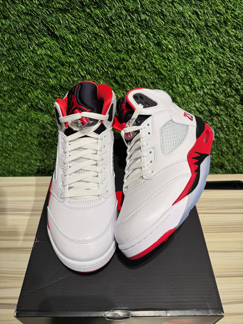 Jordan 5 Retro Fire Red Black Tongue (2025) Sz 9.5M