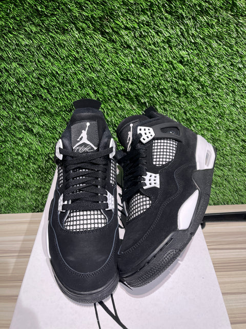 Jordan 4 Retro White Thunder s 9.5