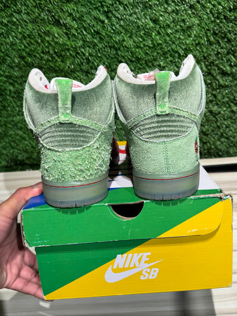 Nike SB Dunk High Strawberry Cough Sz 8M