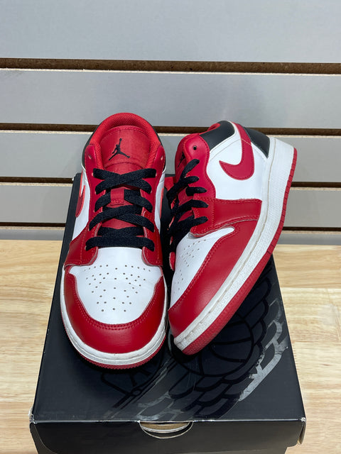 Jordan 1 Low Bulls (GS) Sz 7Y