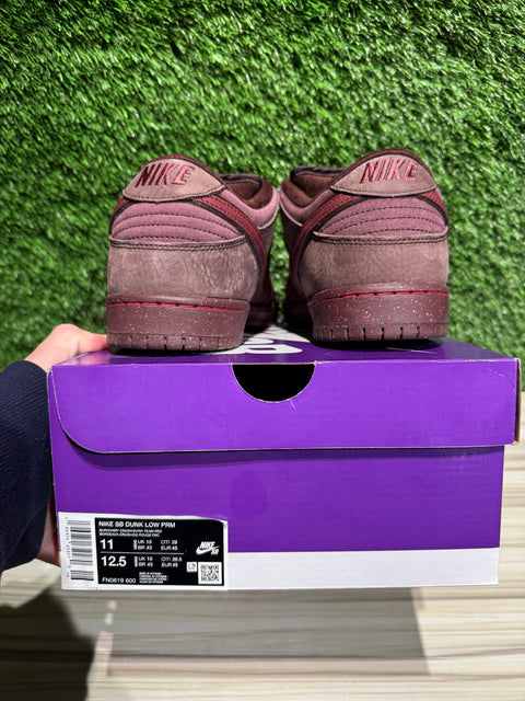 Nike SB Dunk Low City of Love Burgundy Crush Sz 11