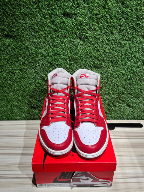 Jordan 1 Retro High OG Varsity Red (Women's) Sz 12M