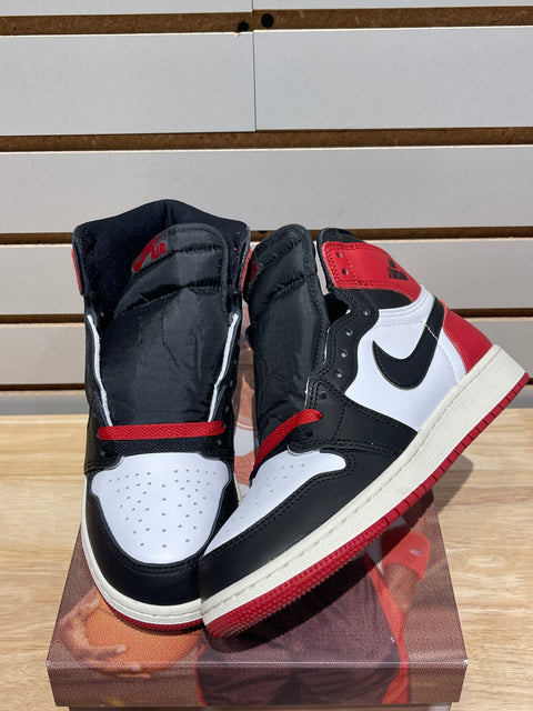 Jordan 1 Retro High OG Black Toe Reimagined (GS) Sz 5.5Y