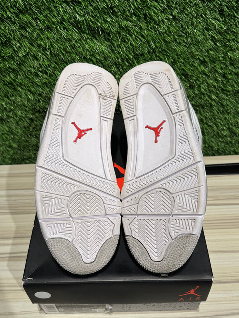 Jordan 4 Retro White Oreo (2021) (GS) Sz 5Y