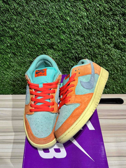 Nike SB Dunk Low Orange Emerald Rise Sz 9