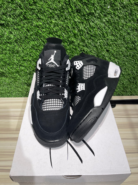 Jordan 4 Retro White Thunder Sz 10.5