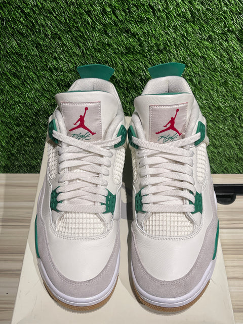 Jordan 4 Retro SB Pine Green Sz 9M