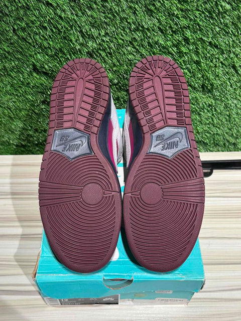 Nike SB Dunk Low Atmosphere Grey True Berry Sz 12
