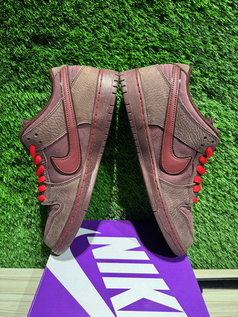 Nike SB Dunk Low City of Love Burgundy Crush Sz 11