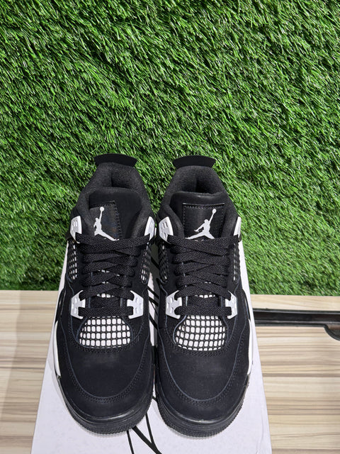 Jordan 4 Retro White Thunder (GS) Sz 4.5Y