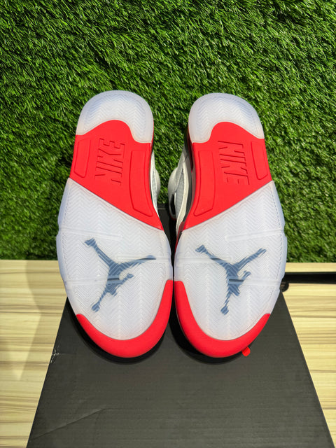 Jordan 5 Retro Fire Red Black Tongue (2025) Sz 9.5M