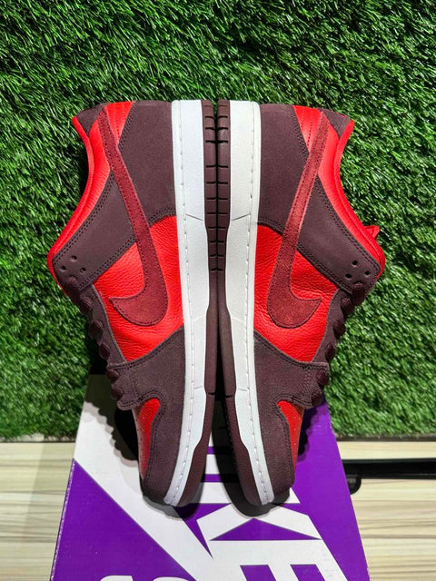 Nike SB Dunk Low Cherry Sz 11.5M