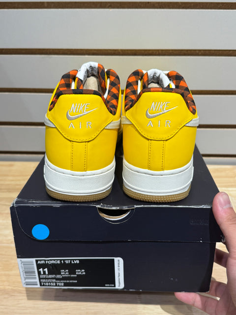 Varsity Maize Picnic Blanket Nike Air Force 1 Sz 11