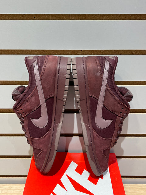 Nike Dunk Low Retro Premium Burgundy Crush Sz 9.5