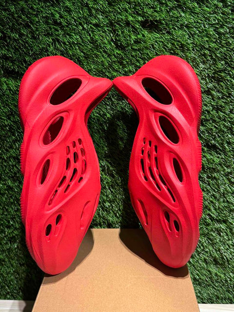 adidas Yeezy Foam RNNR Vermillion Sz 12M