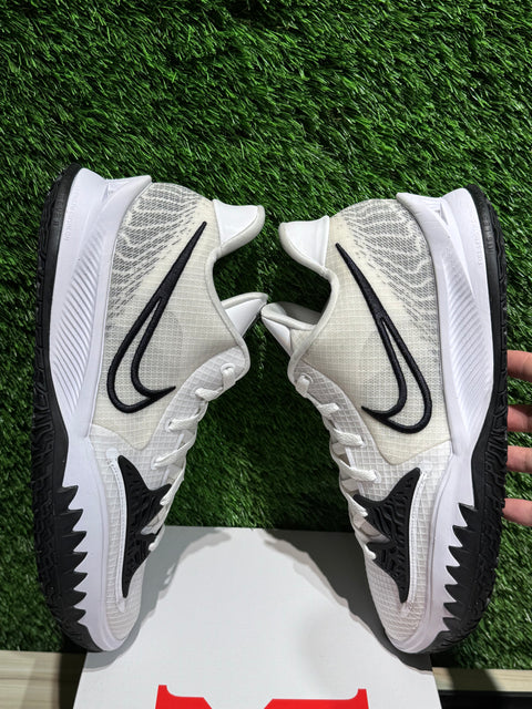 Nike Kyrie 4 Low TB White Black Sz 13