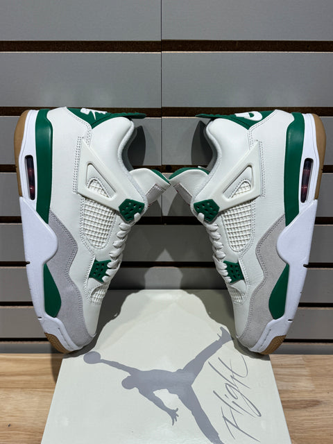 Jordan 4 Retro SB Pine Green Sz 10