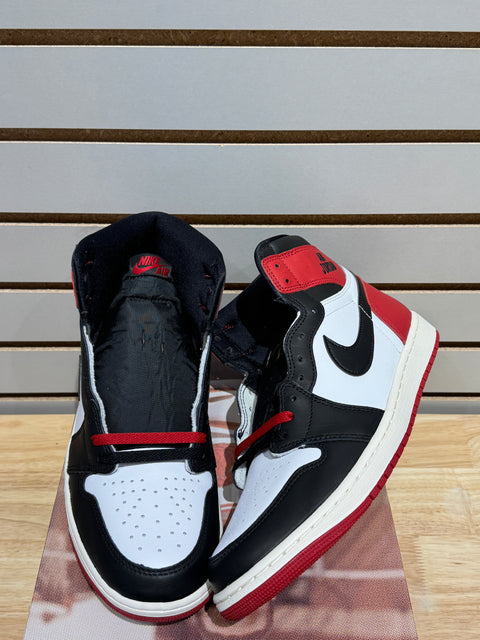 Jordan 1 Retro High OG Black Toe Reimagined Sz 11