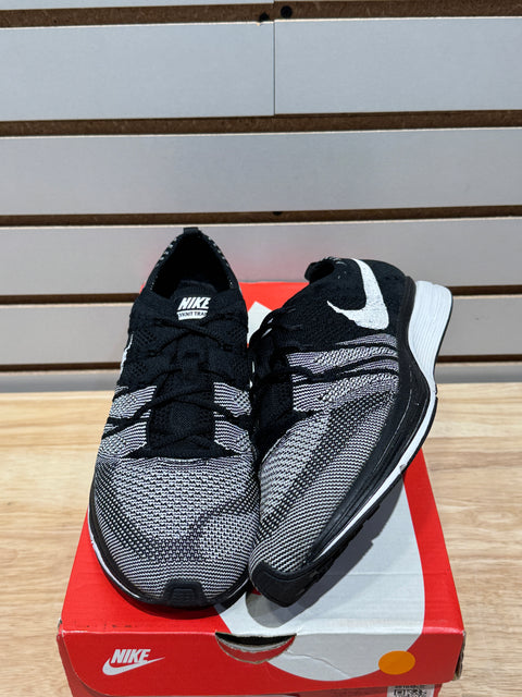 Nike Flyknit Trainer Oreo Sz 8