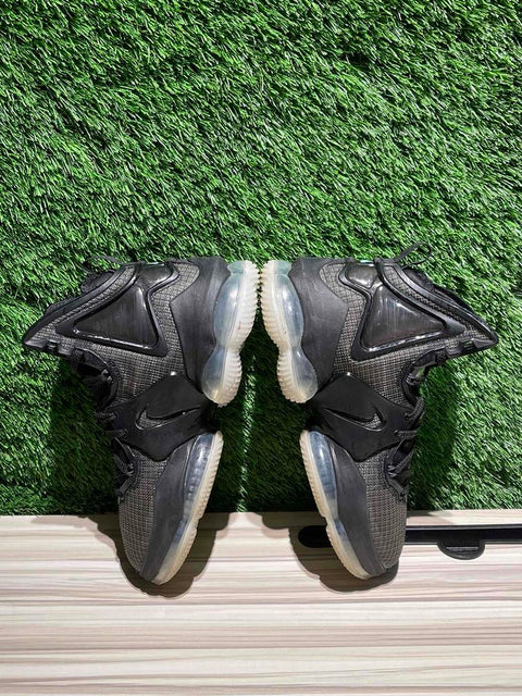 Nike LeBron 19 Black Anthracite Green Glow Sz 6.5M