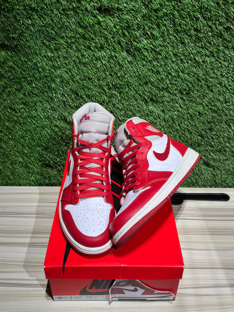 Jordan 1 Retro High OG Varsity Red (Women's) Sz 12M