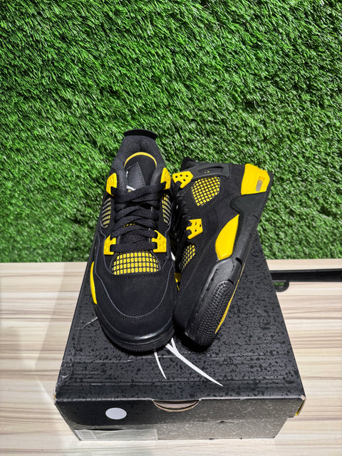 Jordan 4 Retro Thunder (2023) (GS) Sz 5.5Y