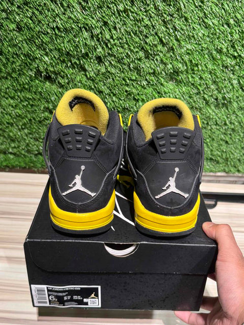Jordan 4 Retro Thunder (2023) (GS) Sz 6Y